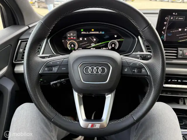Audi Q5 view 14