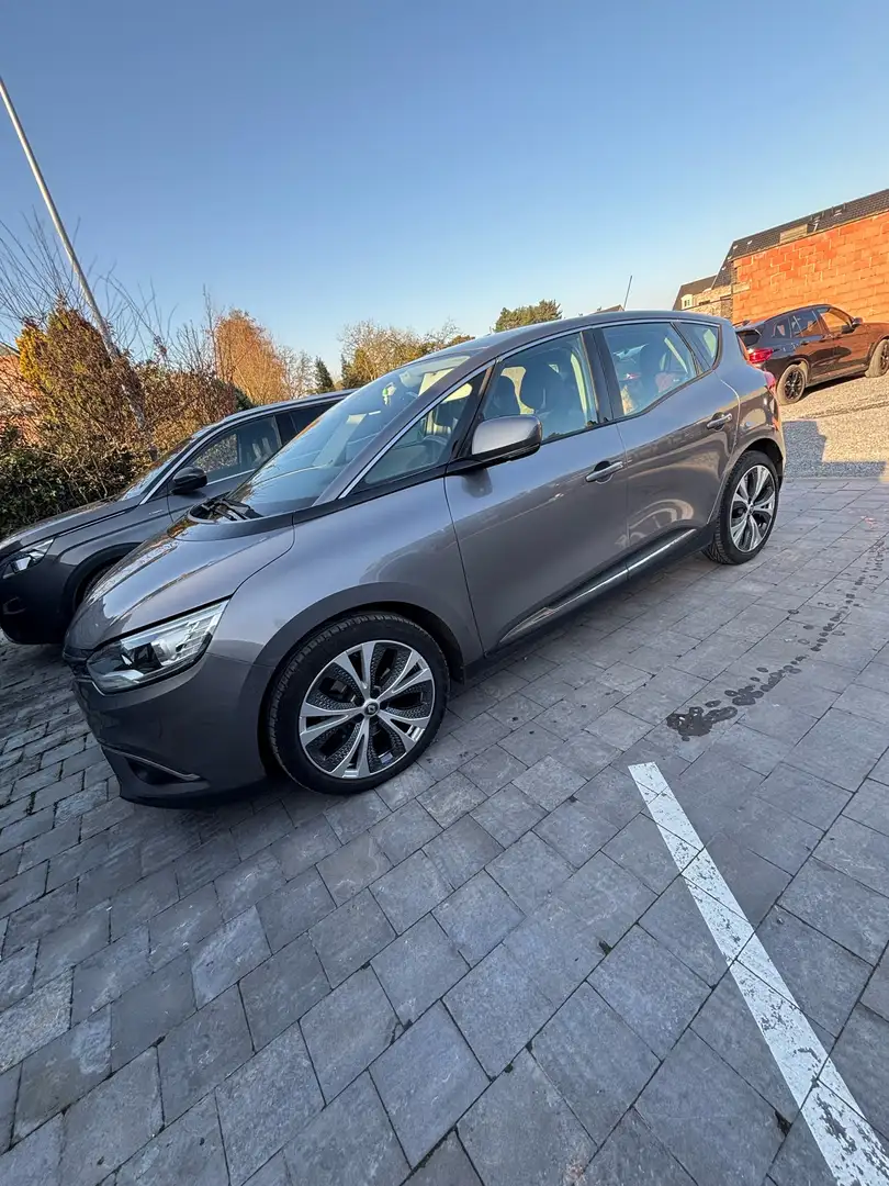 Renault Scenic - 1