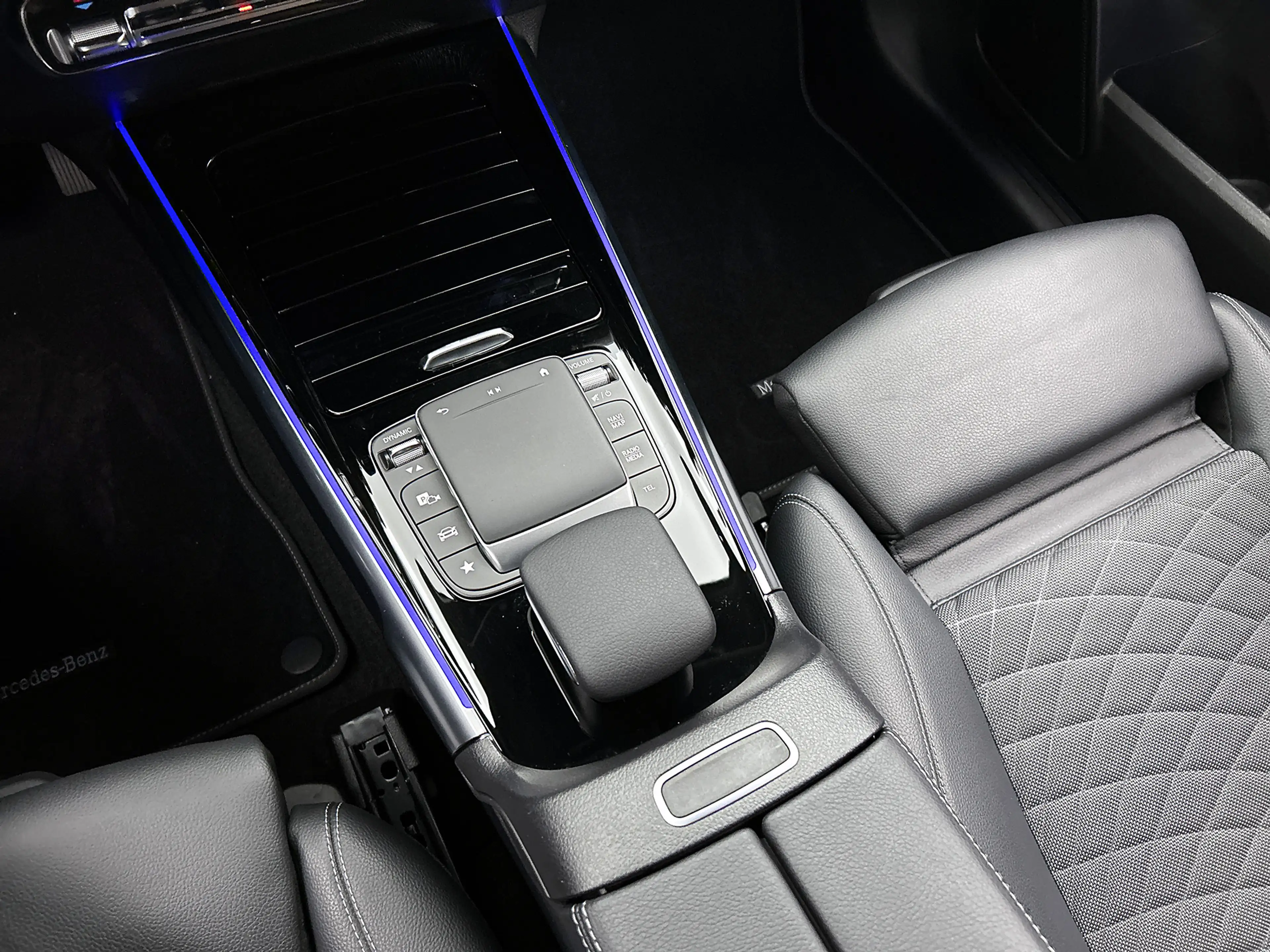 Mercedes-Benz GLB 200 Progressive | Sfeerverlichting | CarPlay | Augment — photo 11