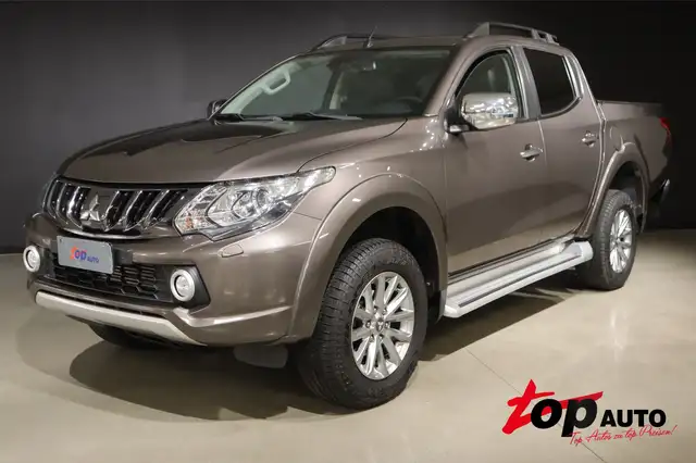 Mitsubishi L200 L200 DOCAB 2.4d 180CV 4WD AUT PELLE GANCIO