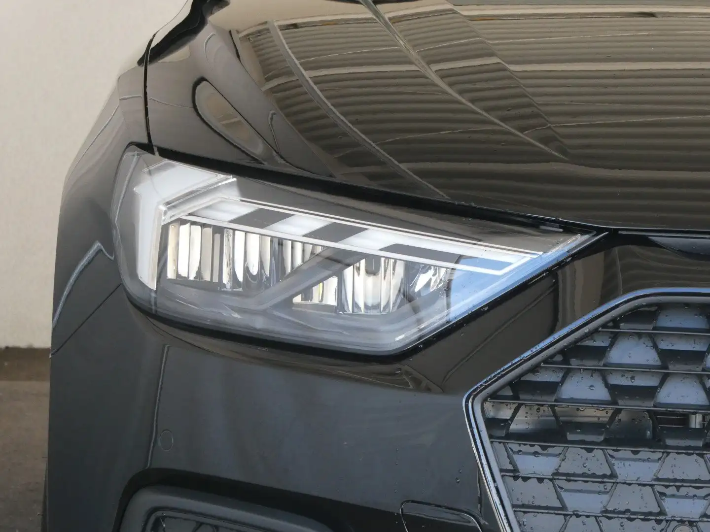 Audi A1 25 TFSI intense Schwarz - 2