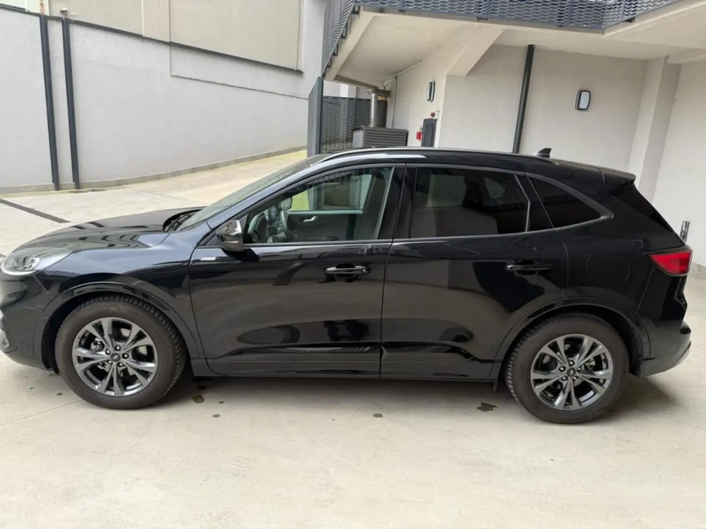 Ford Kuga 2.0 EcoBlue 120 CV aut. 2WD ST-Line Zwart - 2