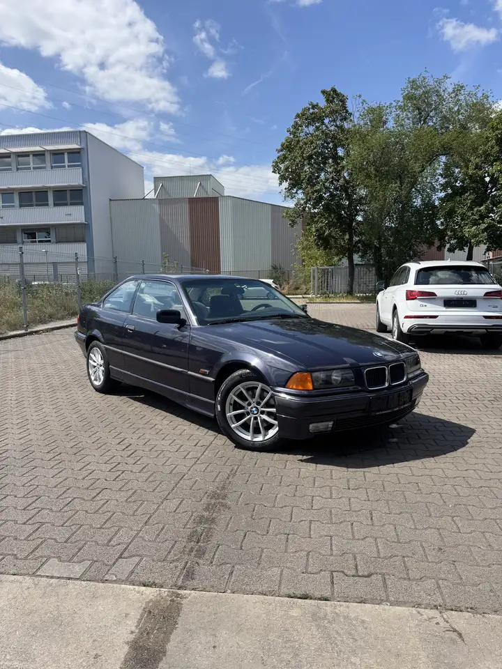 BMW 320i, foto 2