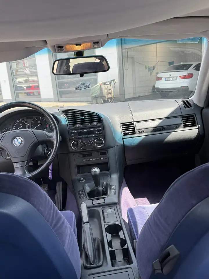 BMW 320i, foto 11