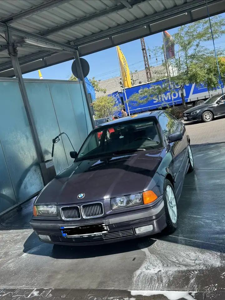 BMW 320i, foto 1