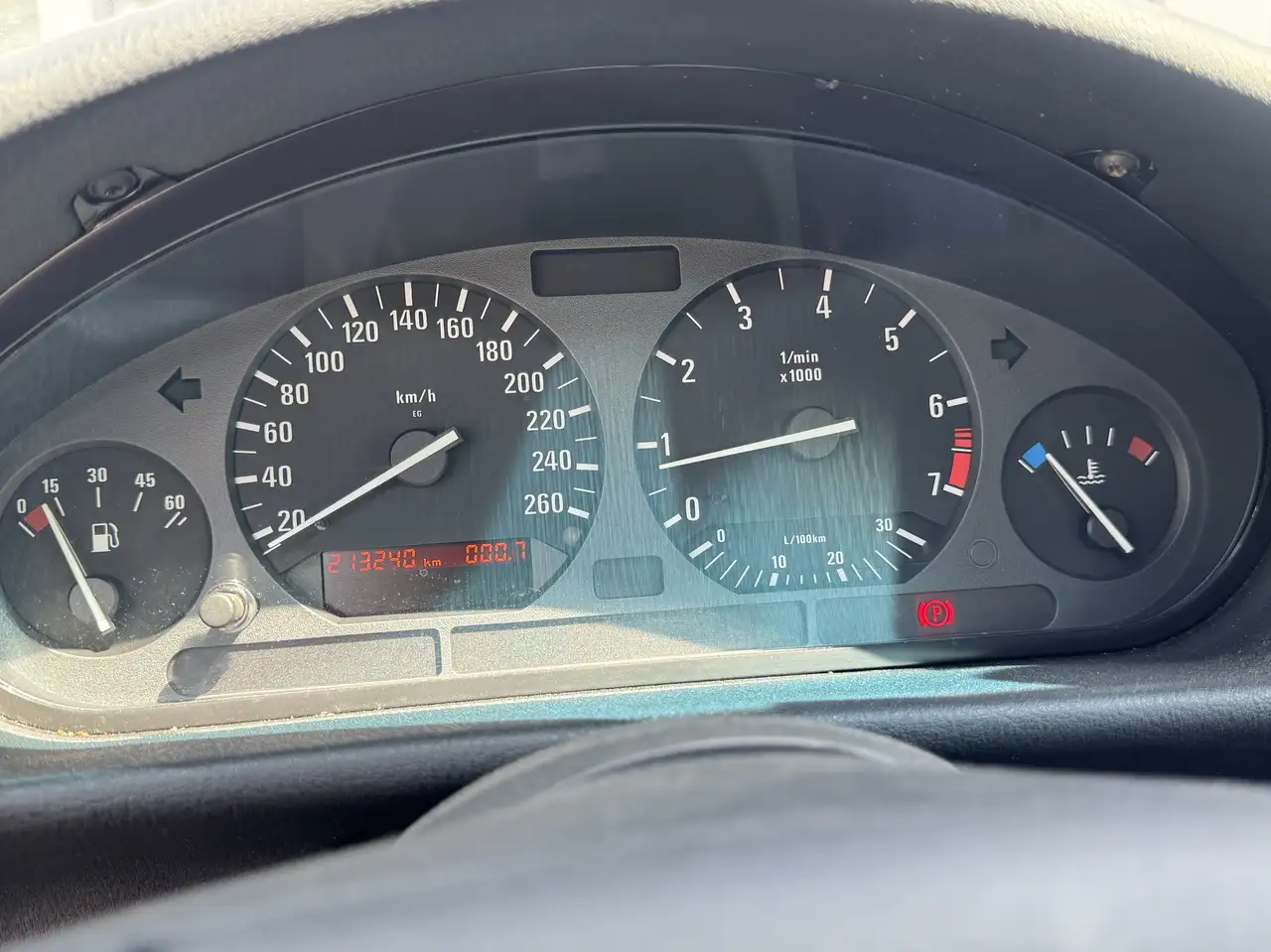 BMW 320i, foto 8