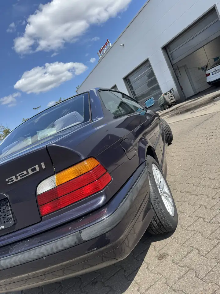 BMW 320i, foto 6