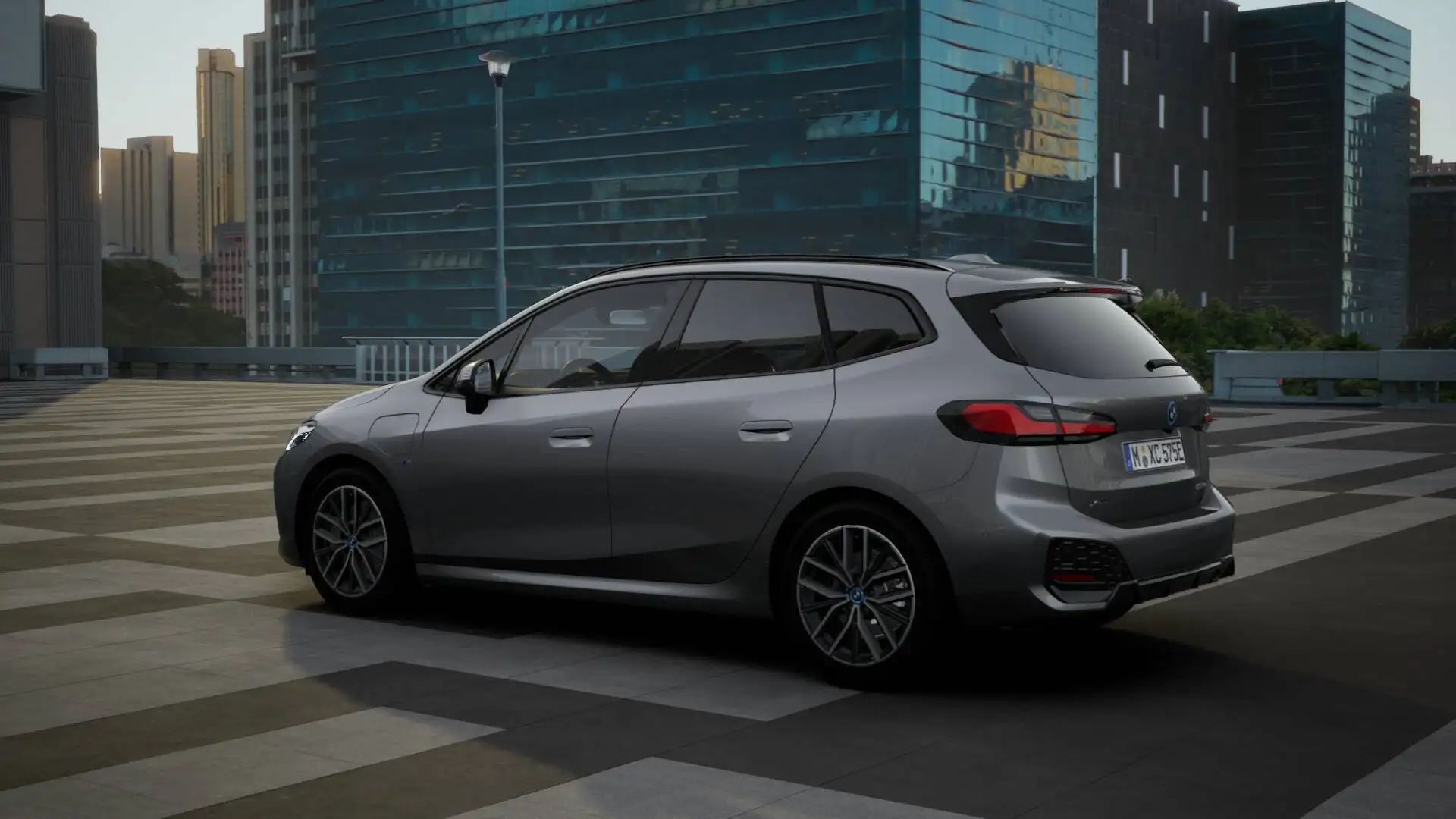 BMW 225 2 Serie Active Tourer 225e xDrive M Sport Automaat Grijs - 2