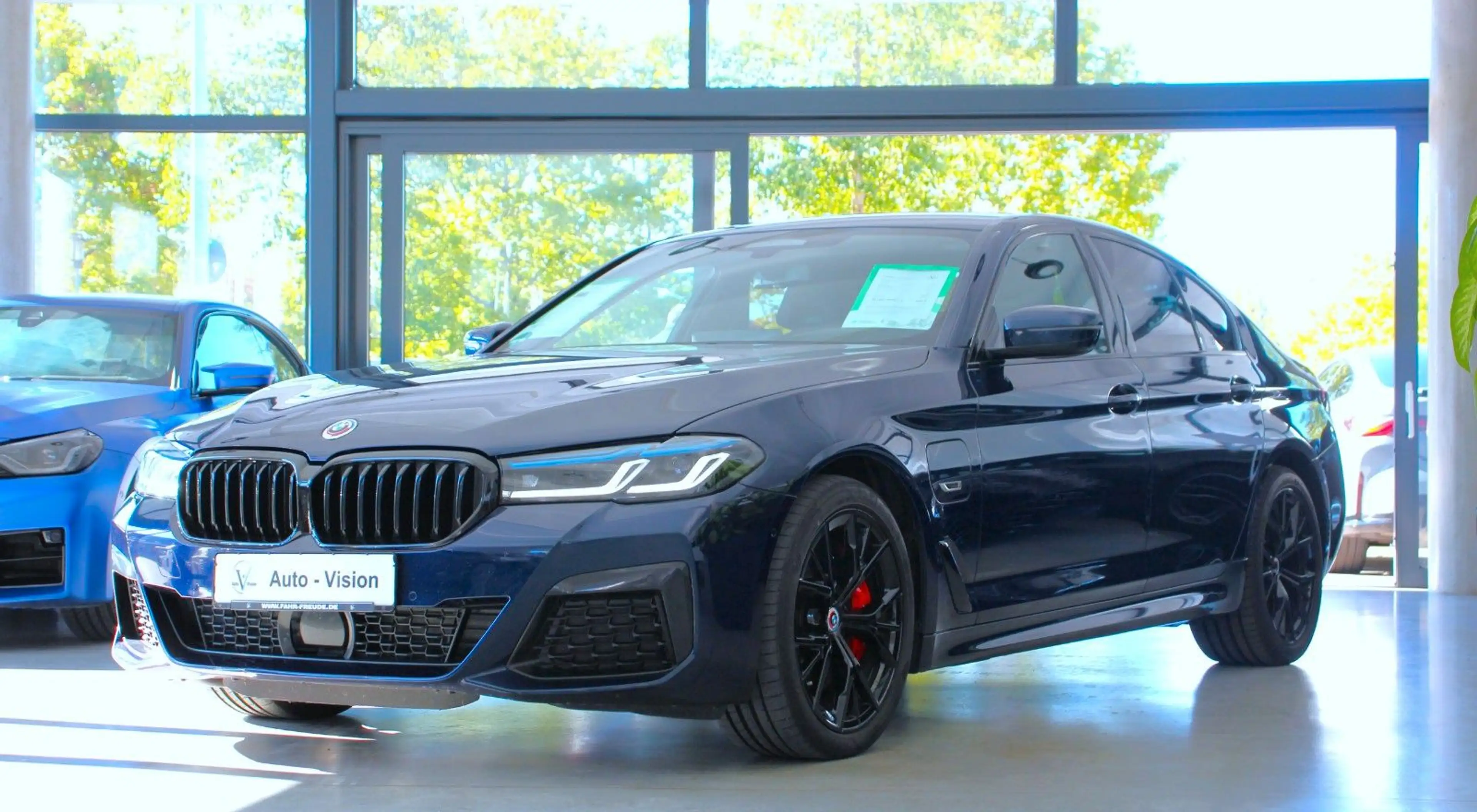 BMW 545 e xDrive M Sport *Laser*HUD*KAM*AHK*ACC — photo 3