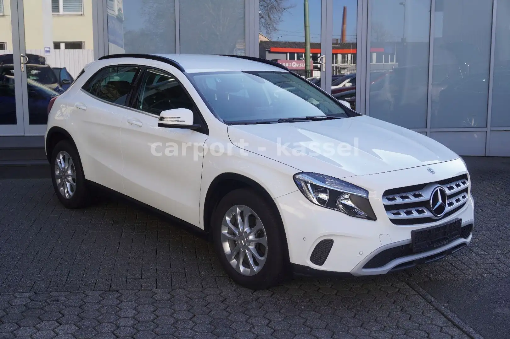Mercedes-Benz GLA 200 Style Automatik/Navi/PDC/Tempomat/WR+SR Weiß - 1