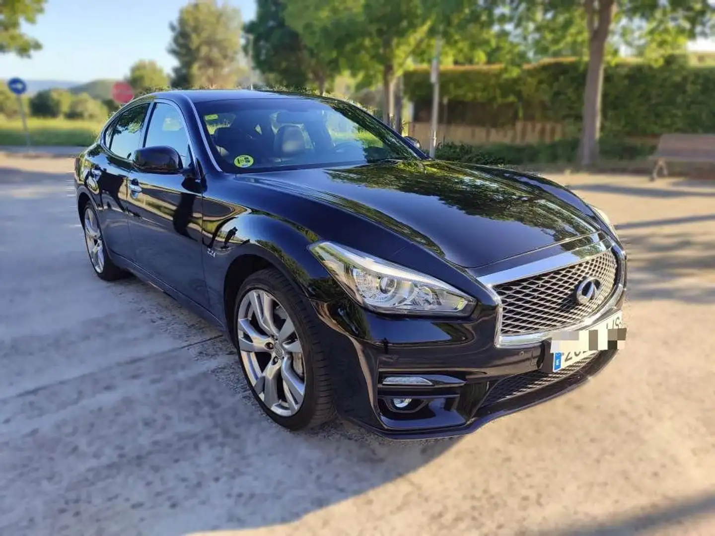 Infiniti Q70 2.2d GT Sport Aut. Schwarz - 2