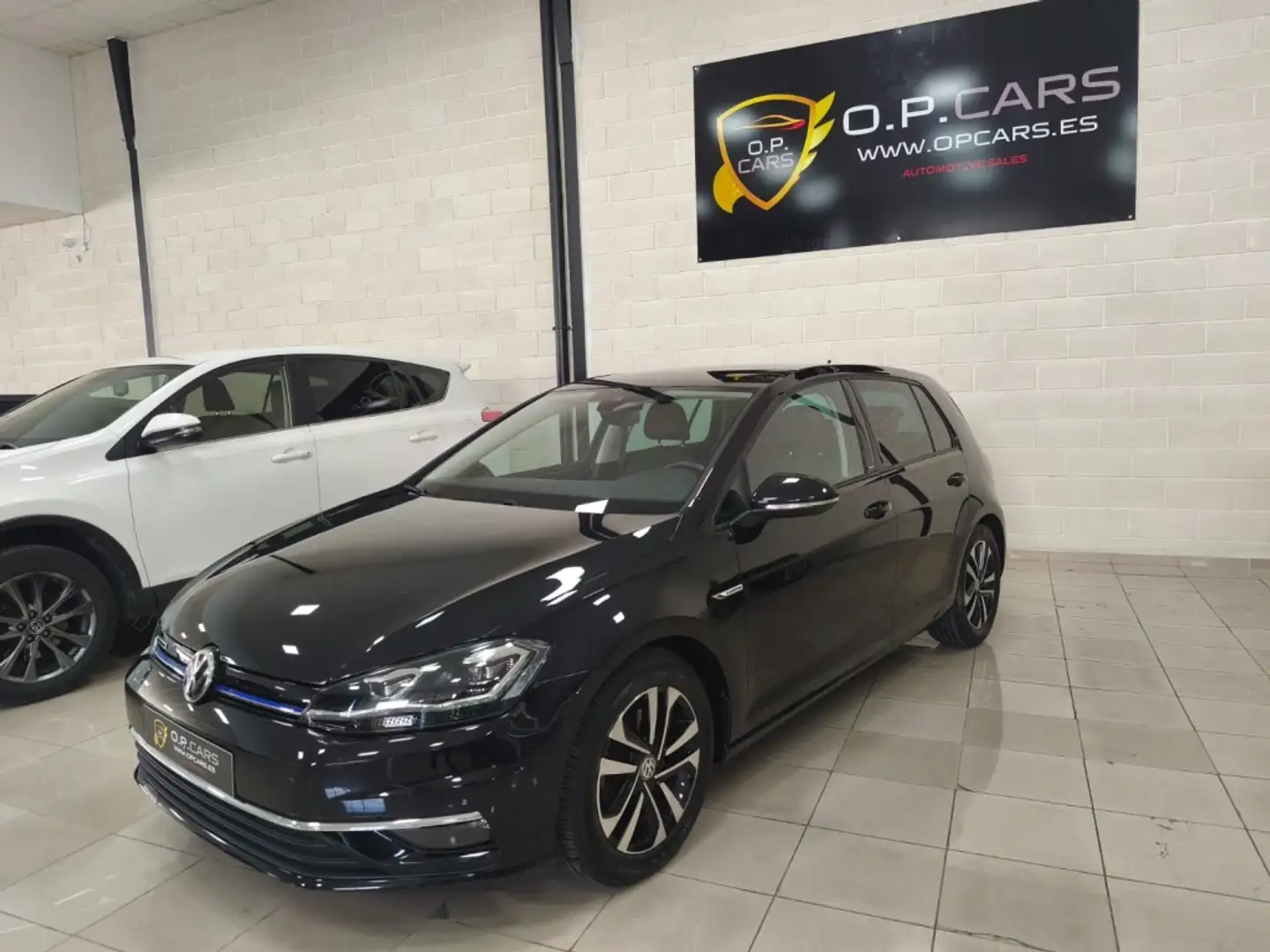 Volkswagen Golf 1.5 TSI R-Line 96kW Schwarz - 1