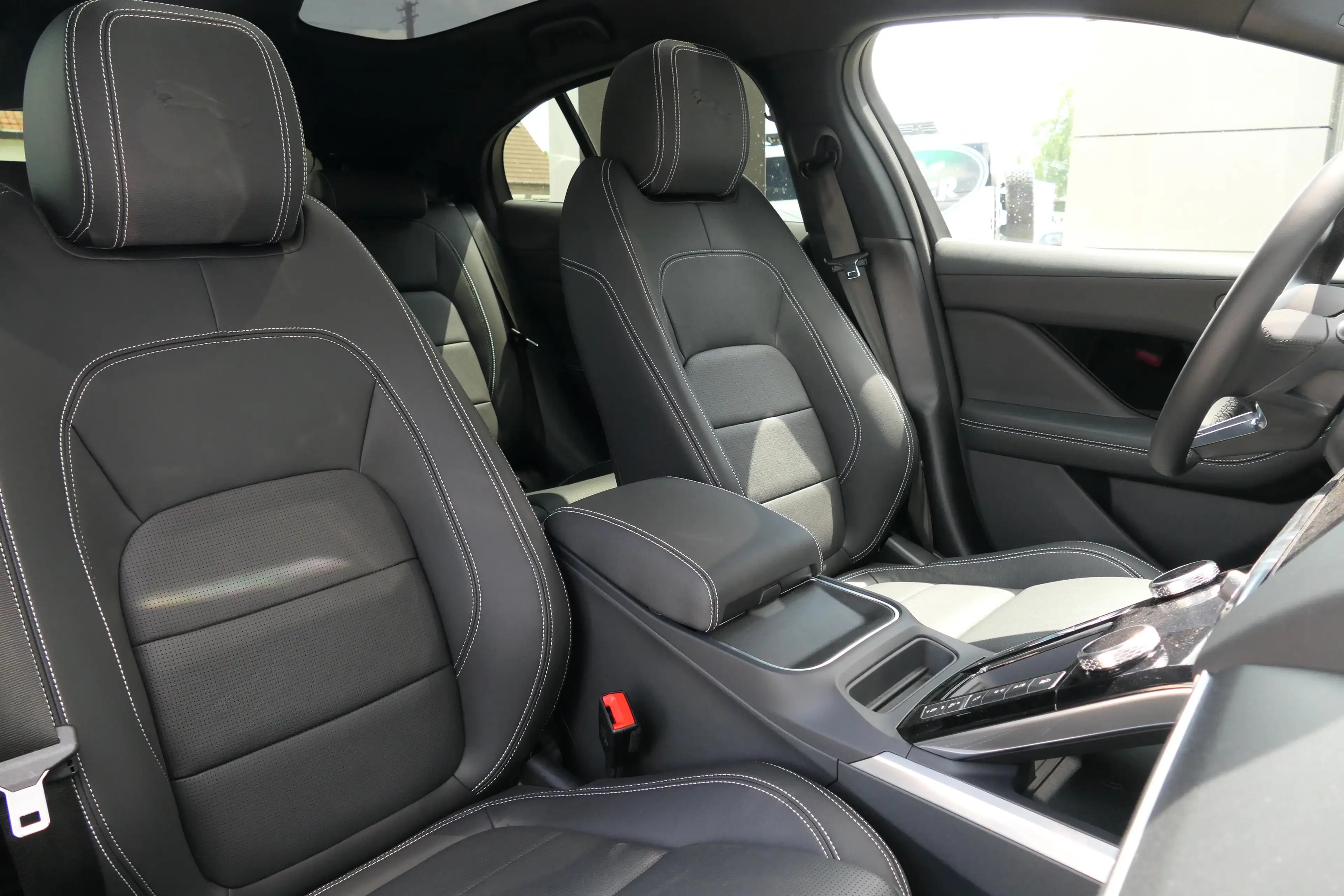 Jaguar I-Pace EV400 R-Dynamic SE | PANO | AIR SUSP | ACC — photo 14