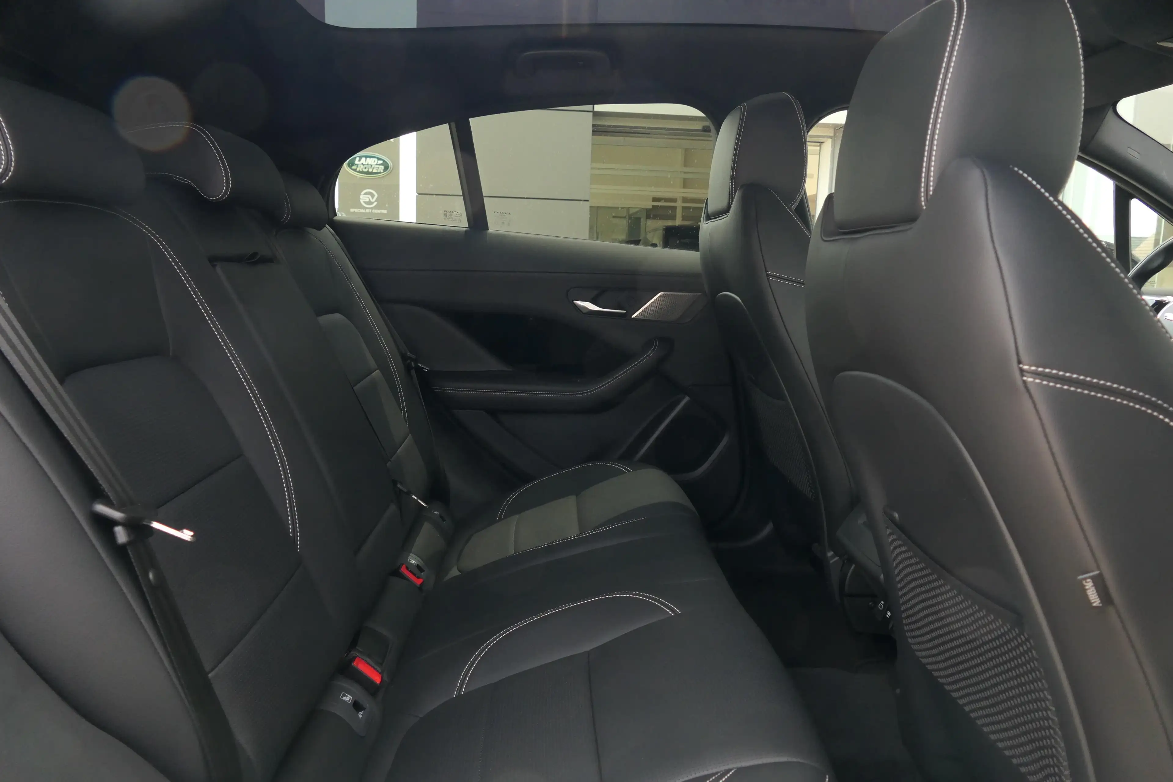 Jaguar I-Pace EV400 R-Dynamic SE | PANO | AIR SUSP | ACC — photo 4