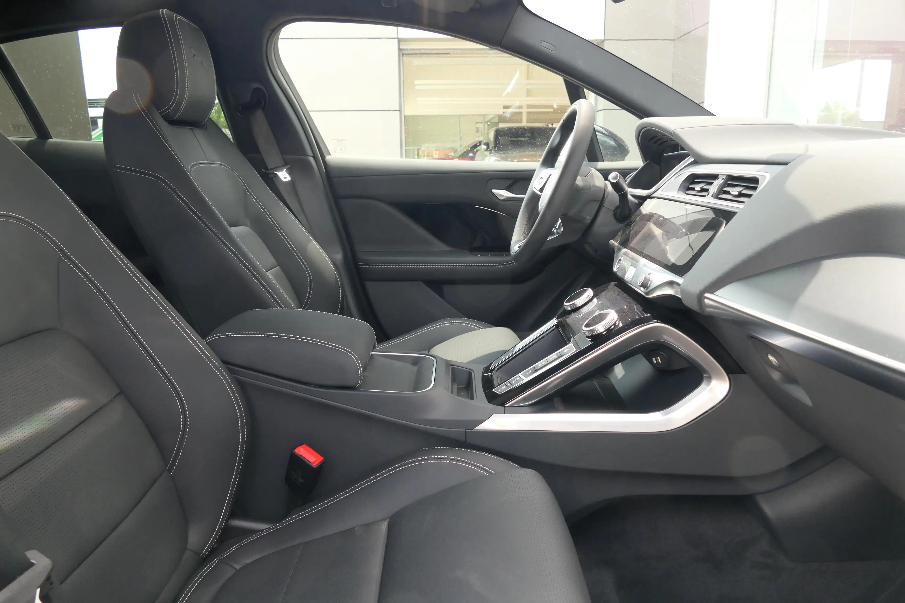 Jaguar I-Pace EV400 R-Dynamic SE | PANO | AIR SUSP | ACC — photo 3