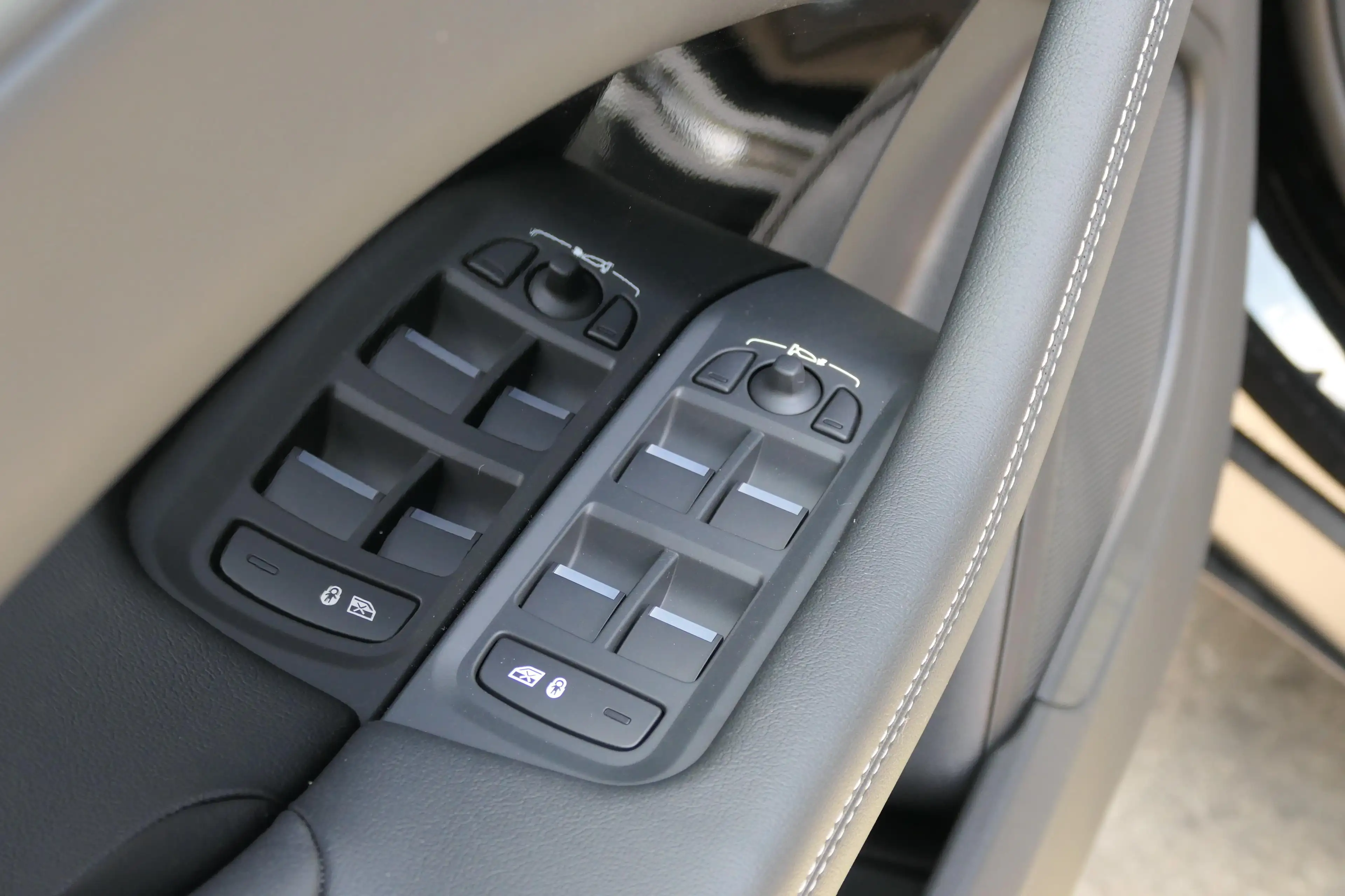 Jaguar I-Pace EV400 R-Dynamic SE | PANO | AIR SUSP | ACC — photo 15