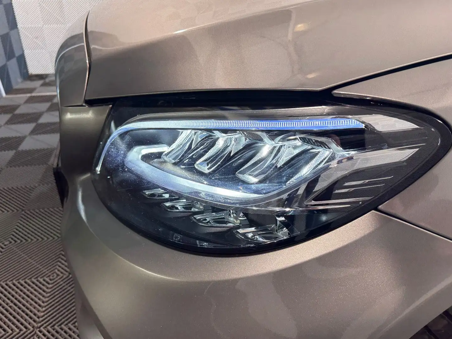 Mercedes-Benz C 180 *AMG-LINE*SHZ-APPLE-R.KAM-LED-NAVI-AIRSCARF Silber - 2