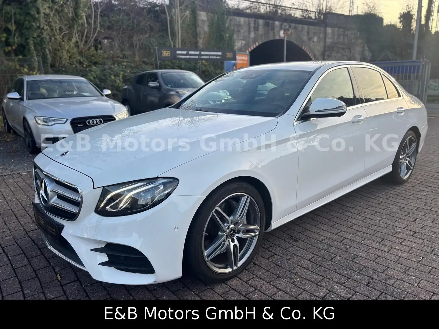 Mercedes-Benz E 200 d AMG Line Blanc - 1
