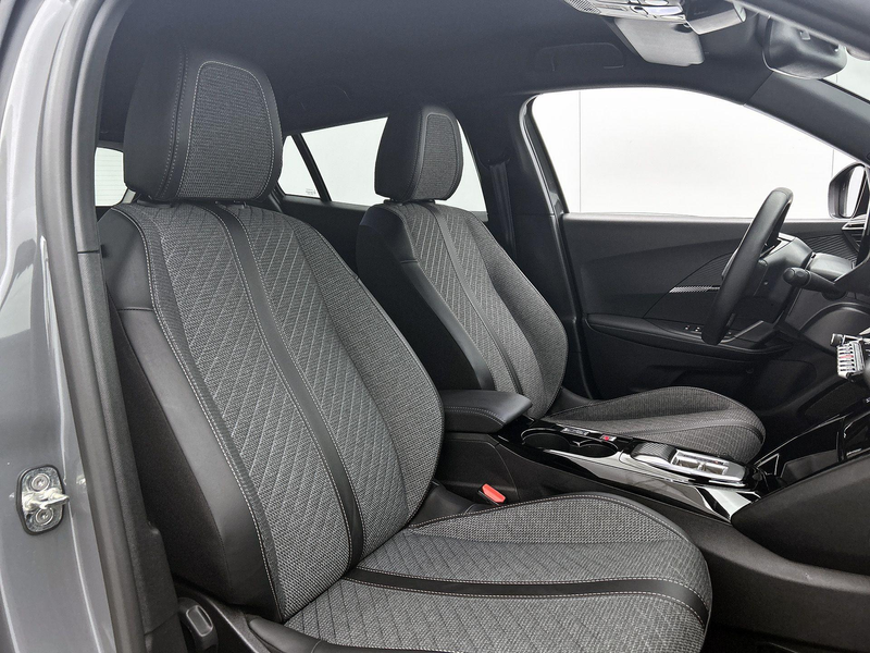 Peugeot e-2008 SUV EV Allure Avantage 54 kWh 156pk | 406km WLTP A — photo 15