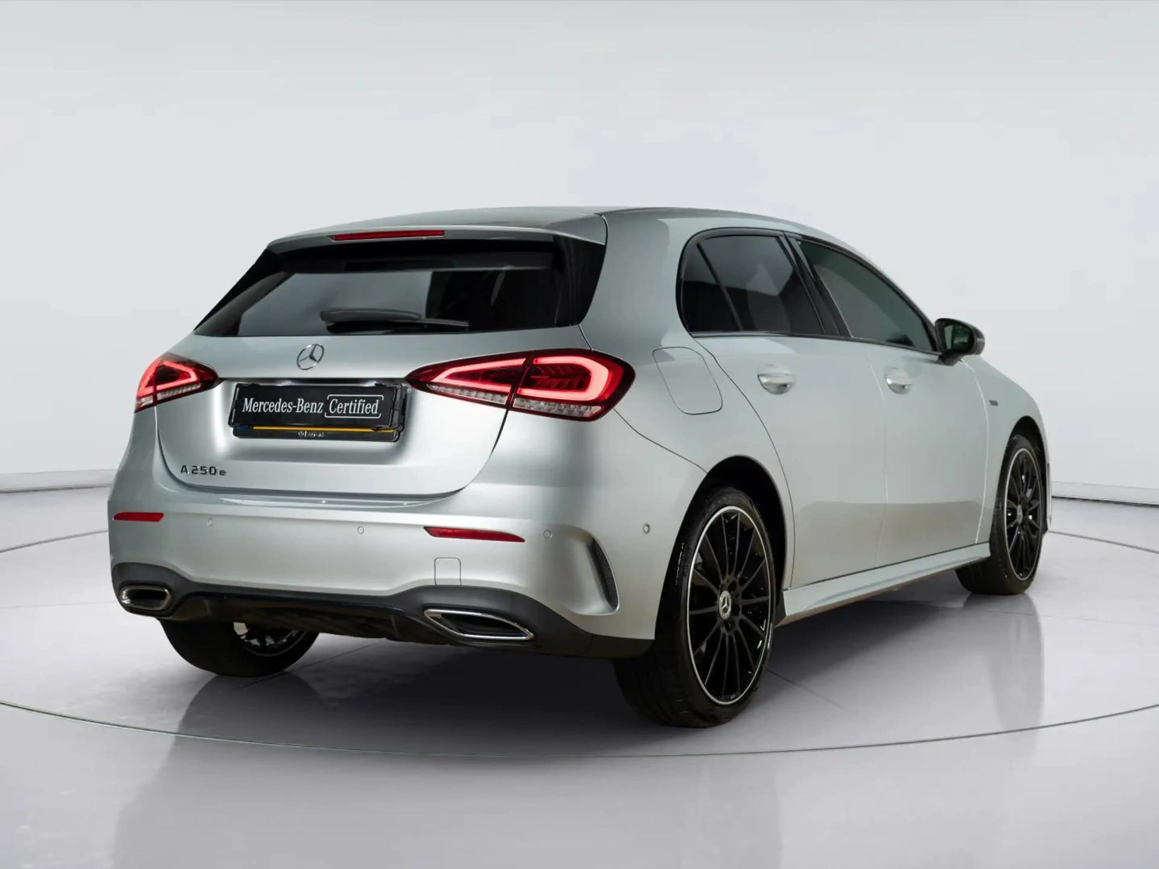 Mercedes-Benz A 250 Hatchback e Premium Plus | Trekhaak — photo 2