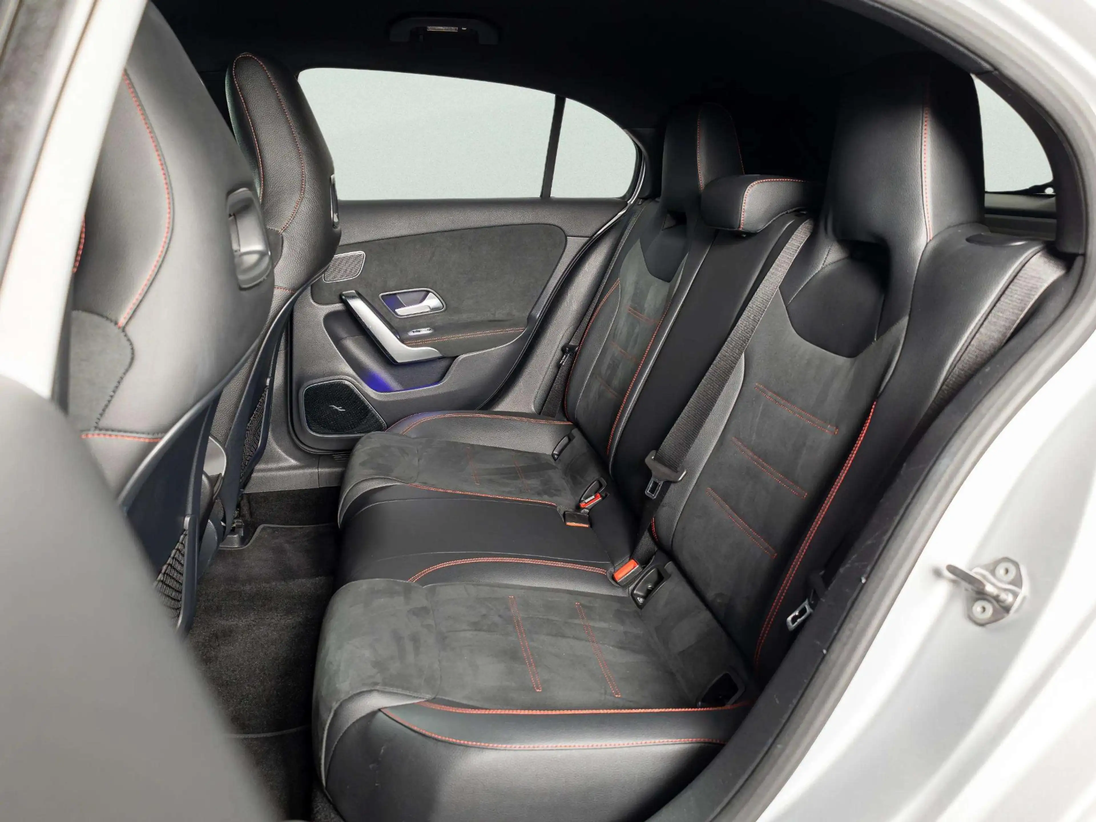 Mercedes-Benz A 250 Hatchback e Premium Plus | Trekhaak — photo 12