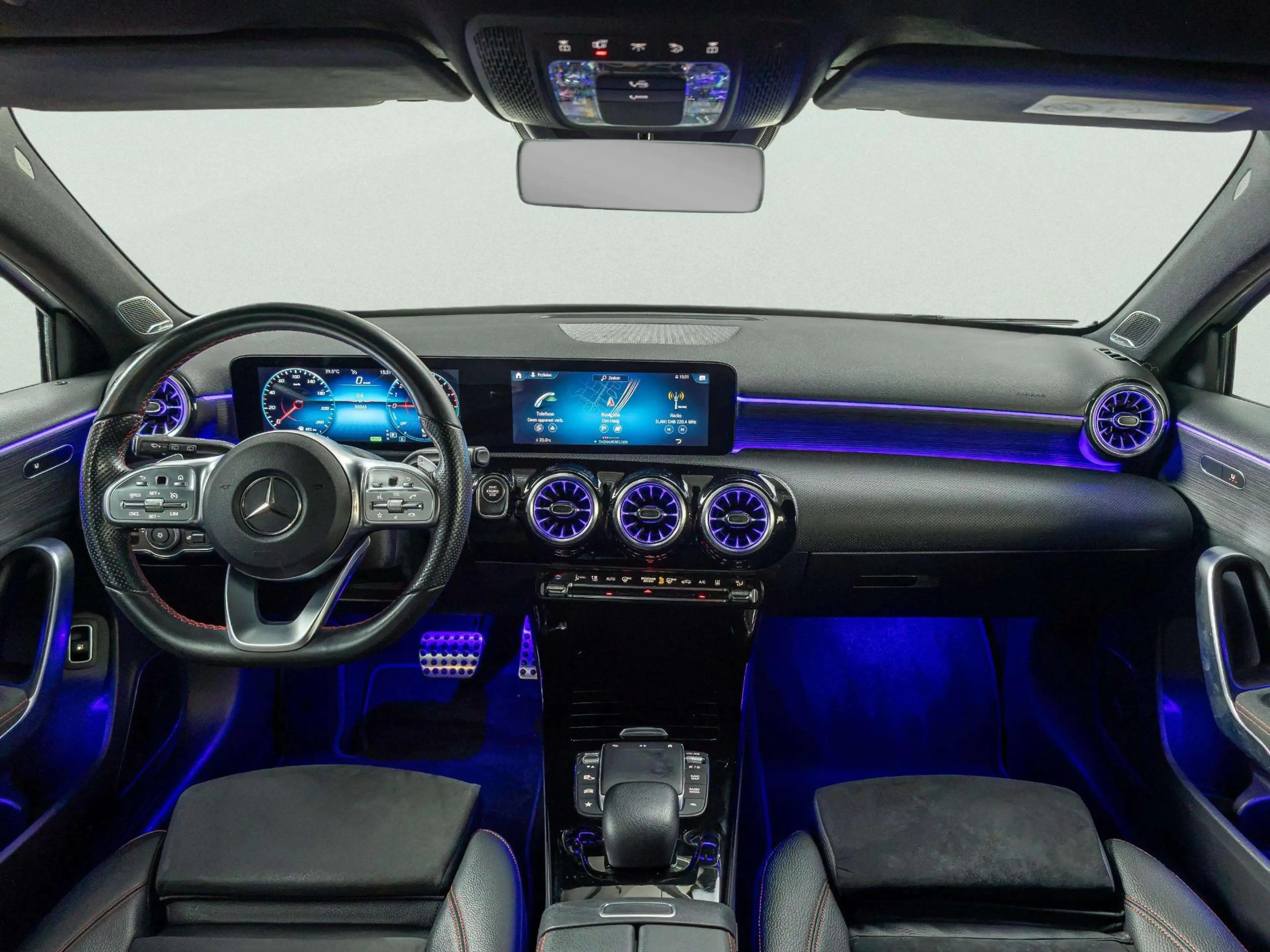 Mercedes-Benz A 250 Hatchback e Premium Plus | Trekhaak — photo 13