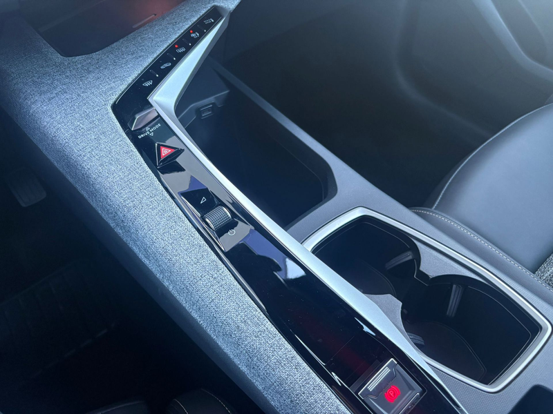 Peugeot 5008 1.2 Hybrid 145pk Allure 7 Pers. Automaat / 360 Cam — photo 18