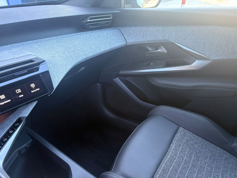 Peugeot 5008 1.2 Hybrid 145pk Allure 7 Pers. Automaat / 360 Cam — photo 40