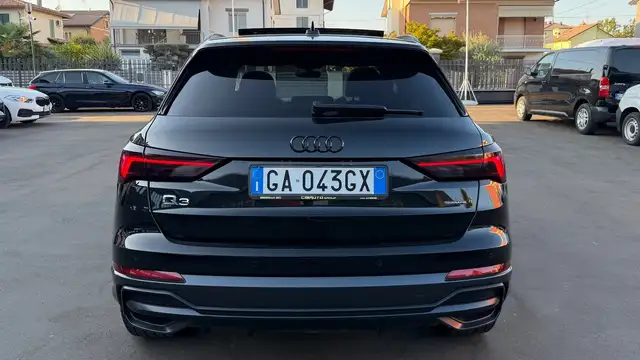 Audi Q3 view 9