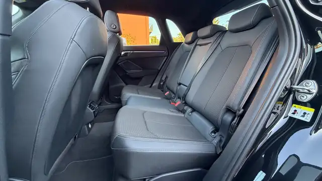 Audi Q3 view 14