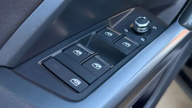Audi Q3 view 22