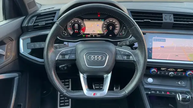 Audi Q3 view 23