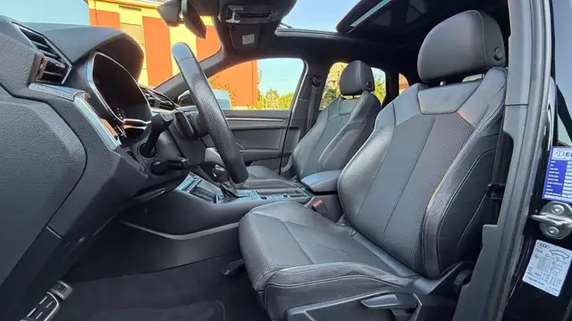 Audi Q3 view 12