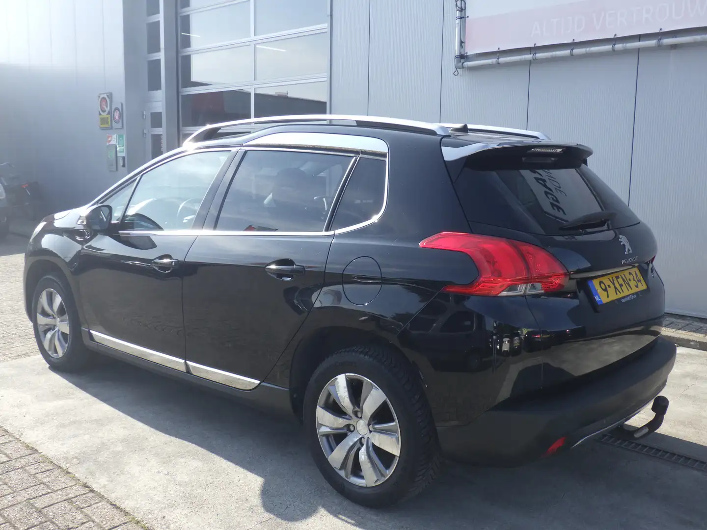 Peugeot 2008 1.2 VTi AUT Allure Pack Pr Plus, Panodak, Cruise, Zwart - 2