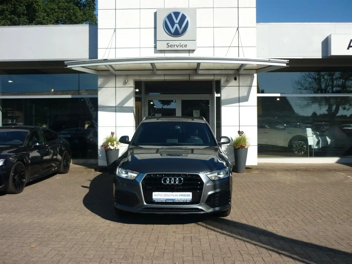 Audi Q3 sport 2,0l TDI S-line+Navi+Sitzh.+Xenon+GRA Grau - 2
