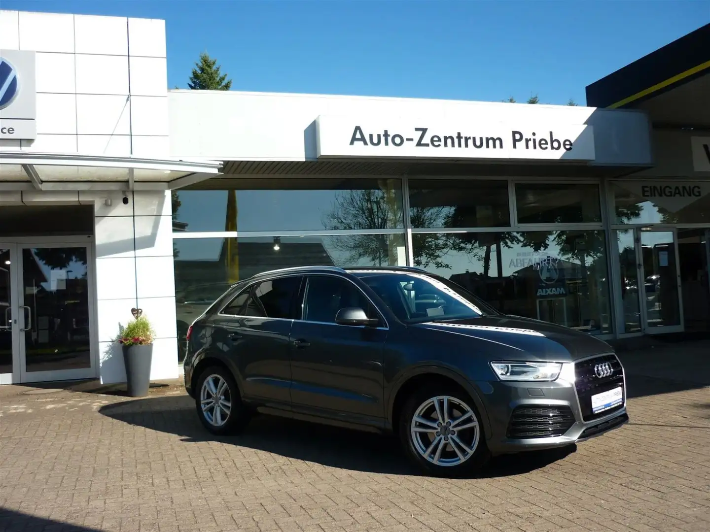 Audi Q3 sport 2,0l TDI S-line+Navi+Sitzh.+Xenon+GRA Grau - 1