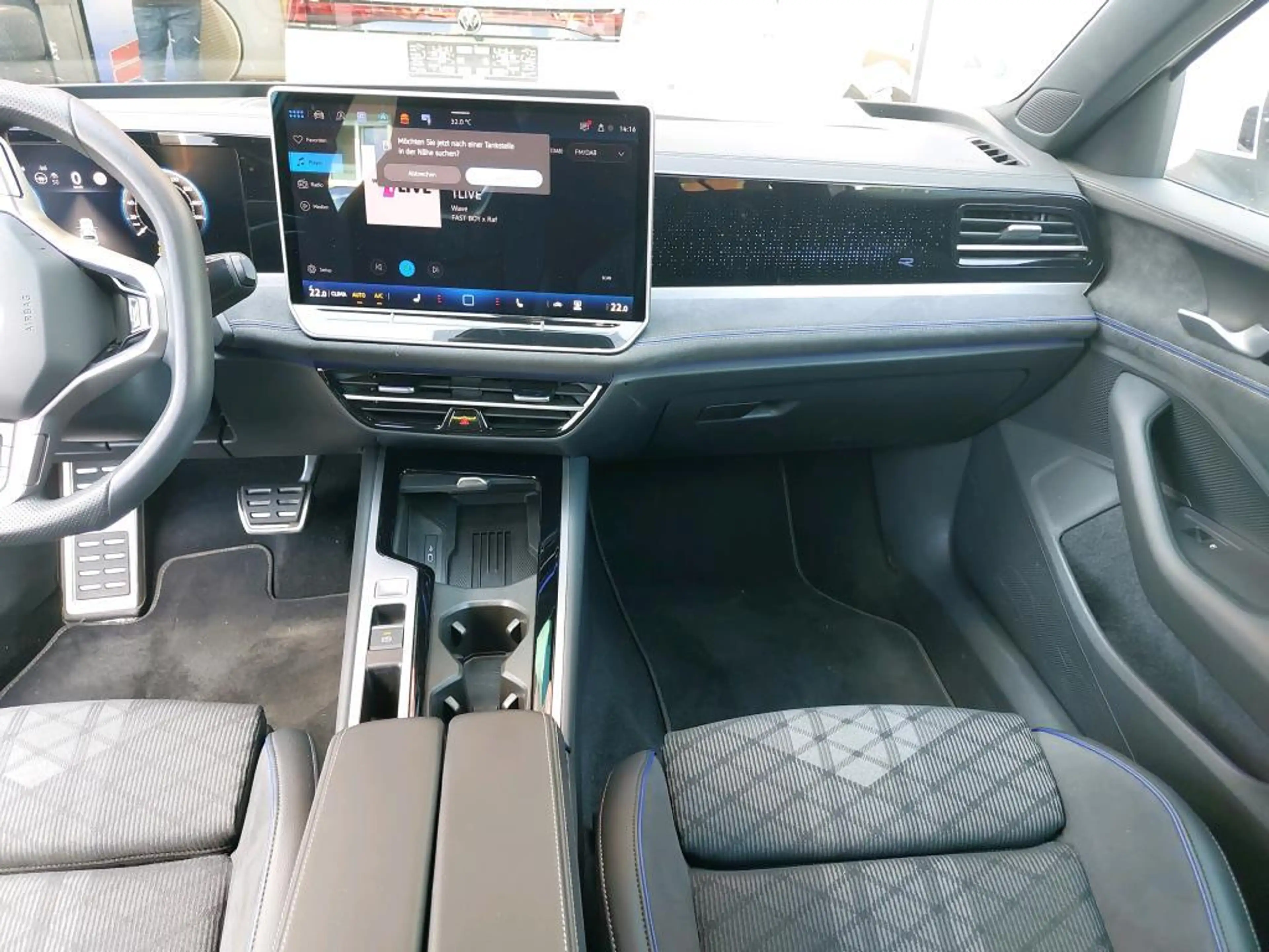 Volkswagen Passat Variant R-LINE*DCC*360*AHK*HUD*STHZ*BUSI — photo 6