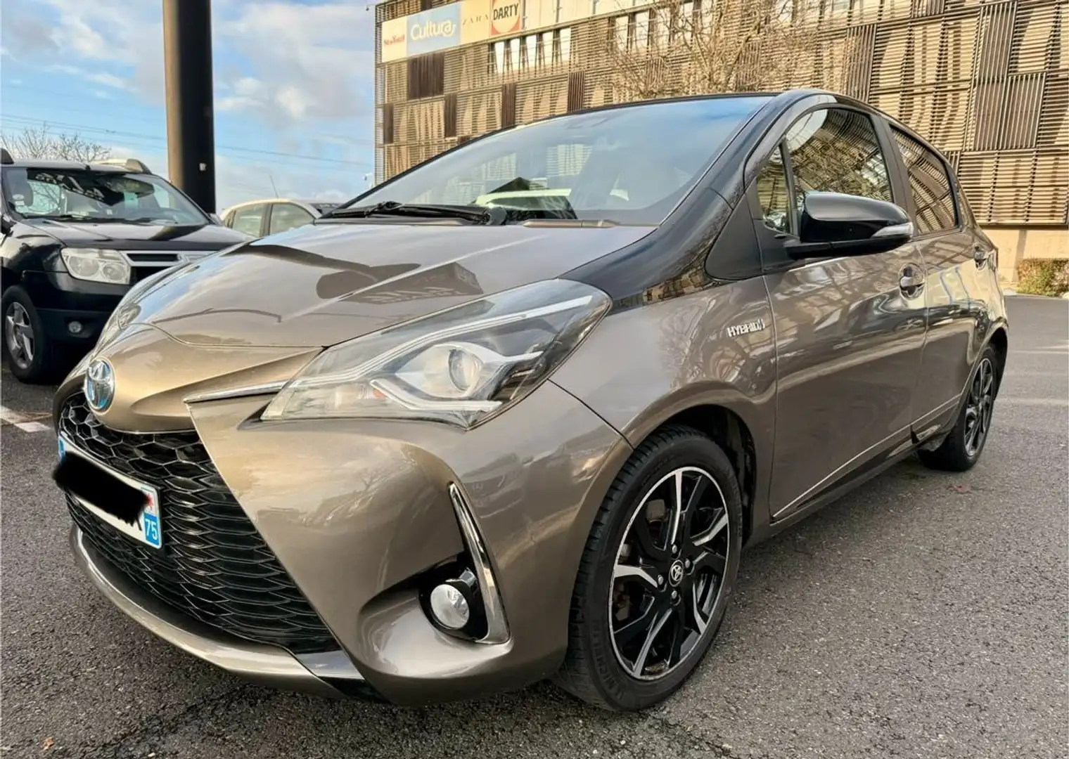 Toyota Yaris hybride 100h collection 1ere main - 1
