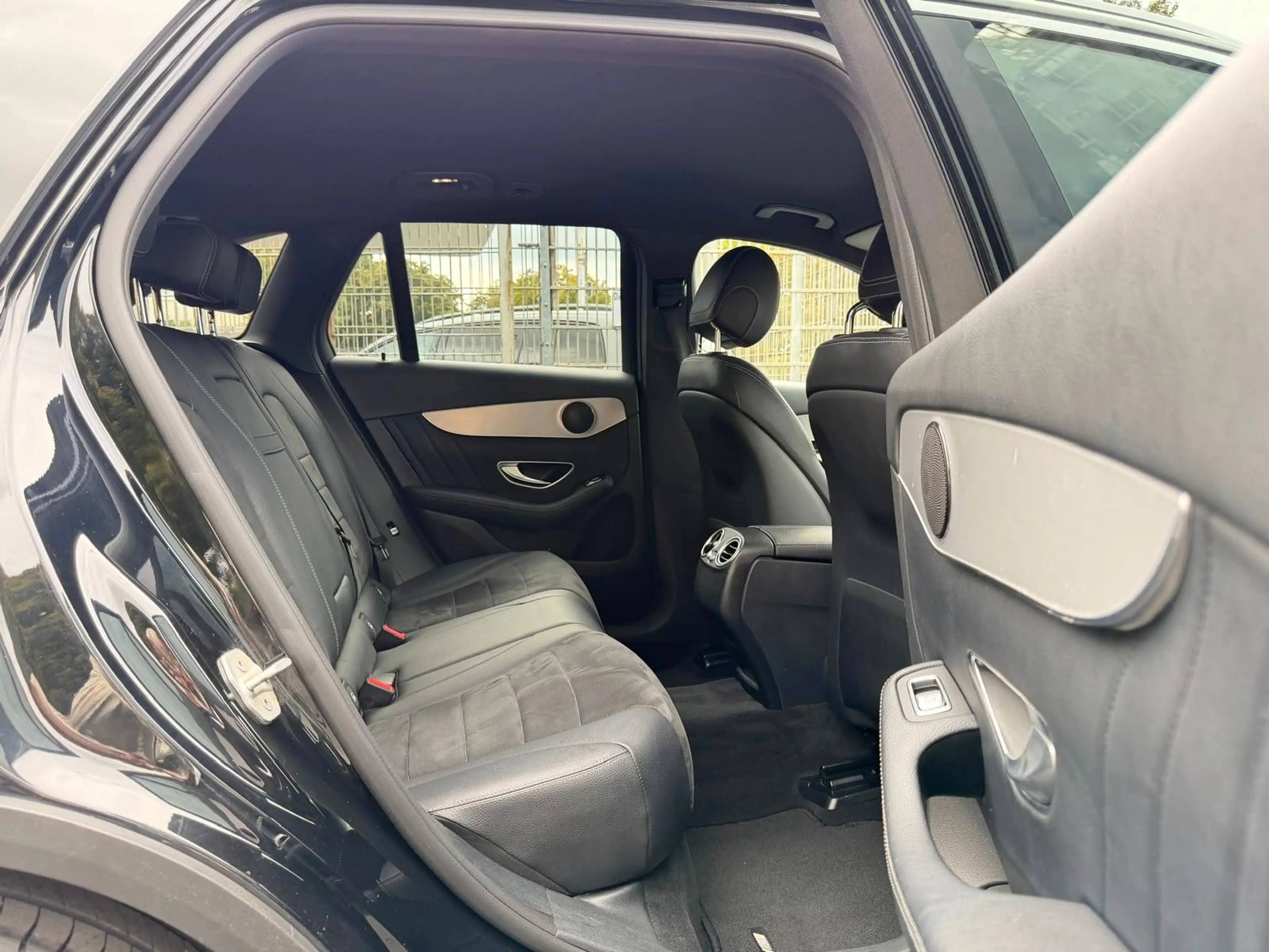 Mercedes-Benz GLC 250 d 4Matic AMG Line ILS-360-HeadUp-AHK — photo 11