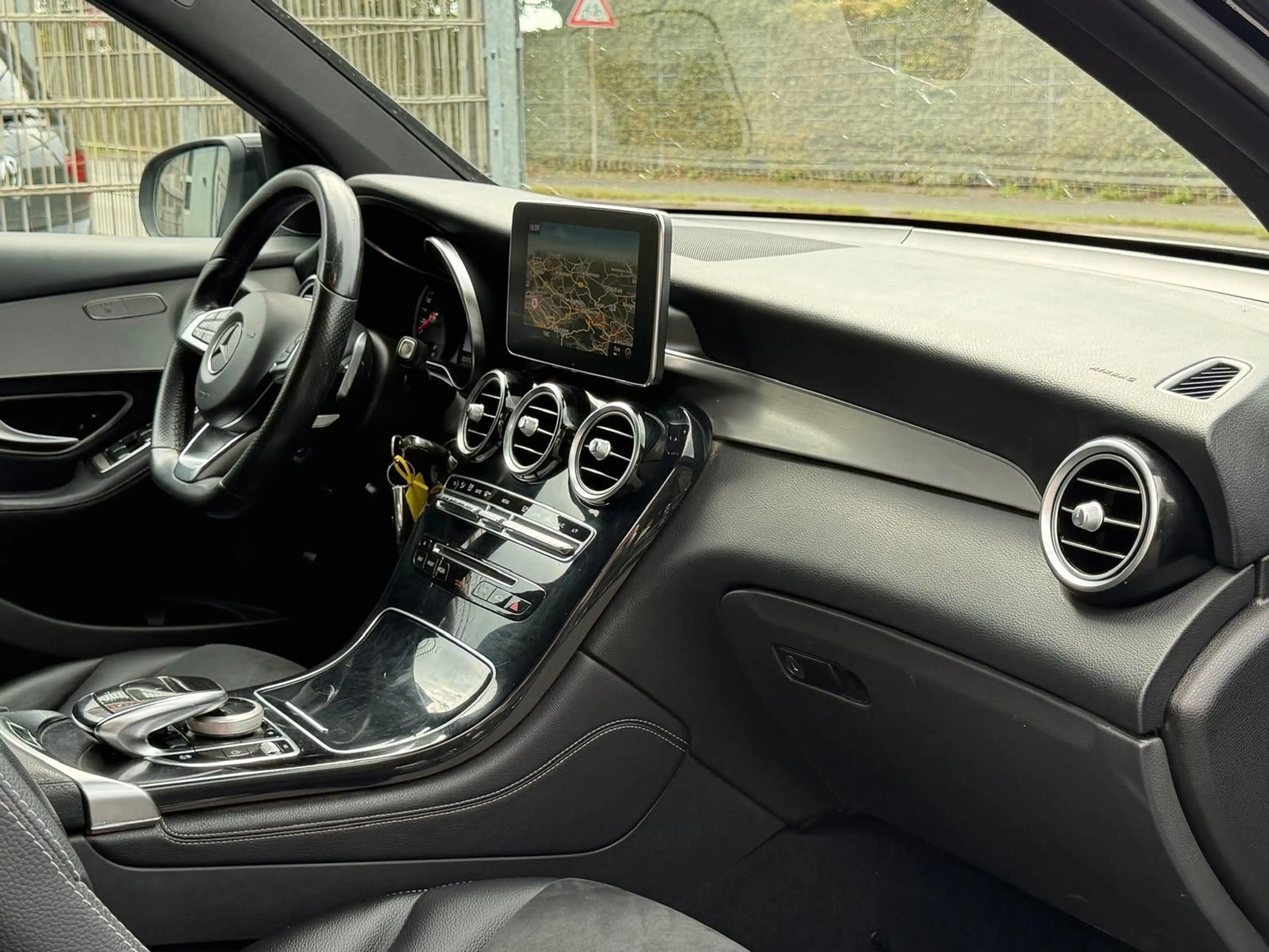 Mercedes-Benz GLC 250 d 4Matic AMG Line ILS-360-HeadUp-AHK — photo 7