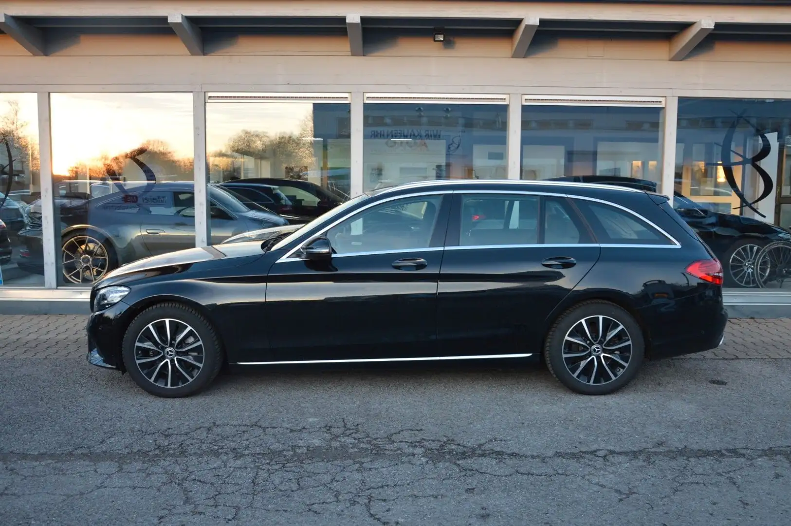 Mercedes-Benz C 160 T AVANTGARDE*PANO*360*NAVI*PDC*SHZ*CARPLAY Schwarz - 2