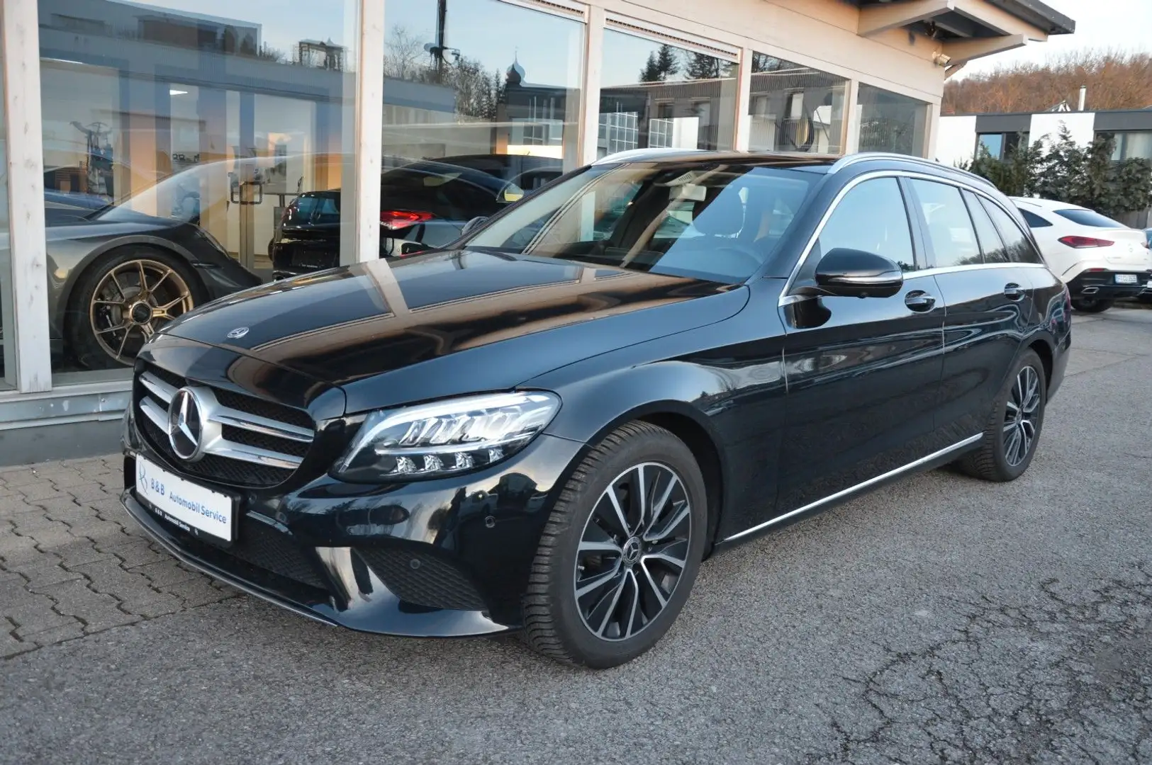 Mercedes-Benz C 160 T AVANTGARDE*PANO*360*NAVI*PDC*SHZ*CARPLAY Schwarz - 1