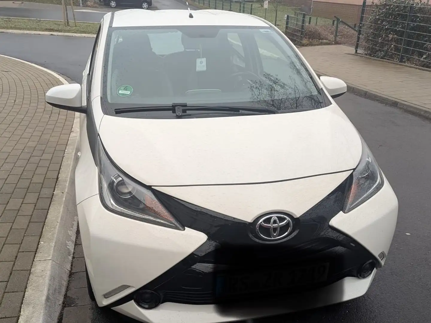 Toyota Aygo Aygo x-shift x-clusiv Wit - 2
