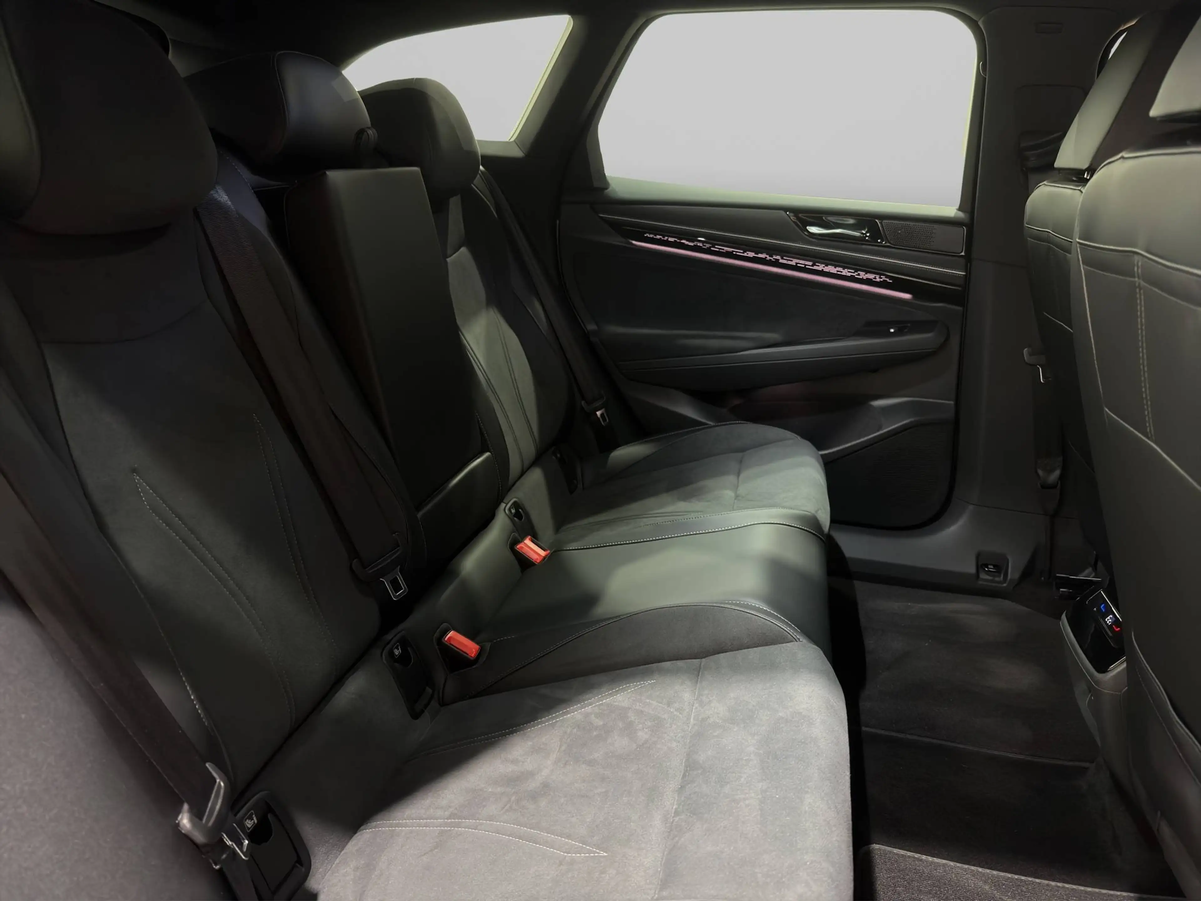 Volkswagen ID.7 TOURER PRO S ***MASSAGE & HEATED SEATS*360° CAMERA*LED MATRIX*** — photo 12