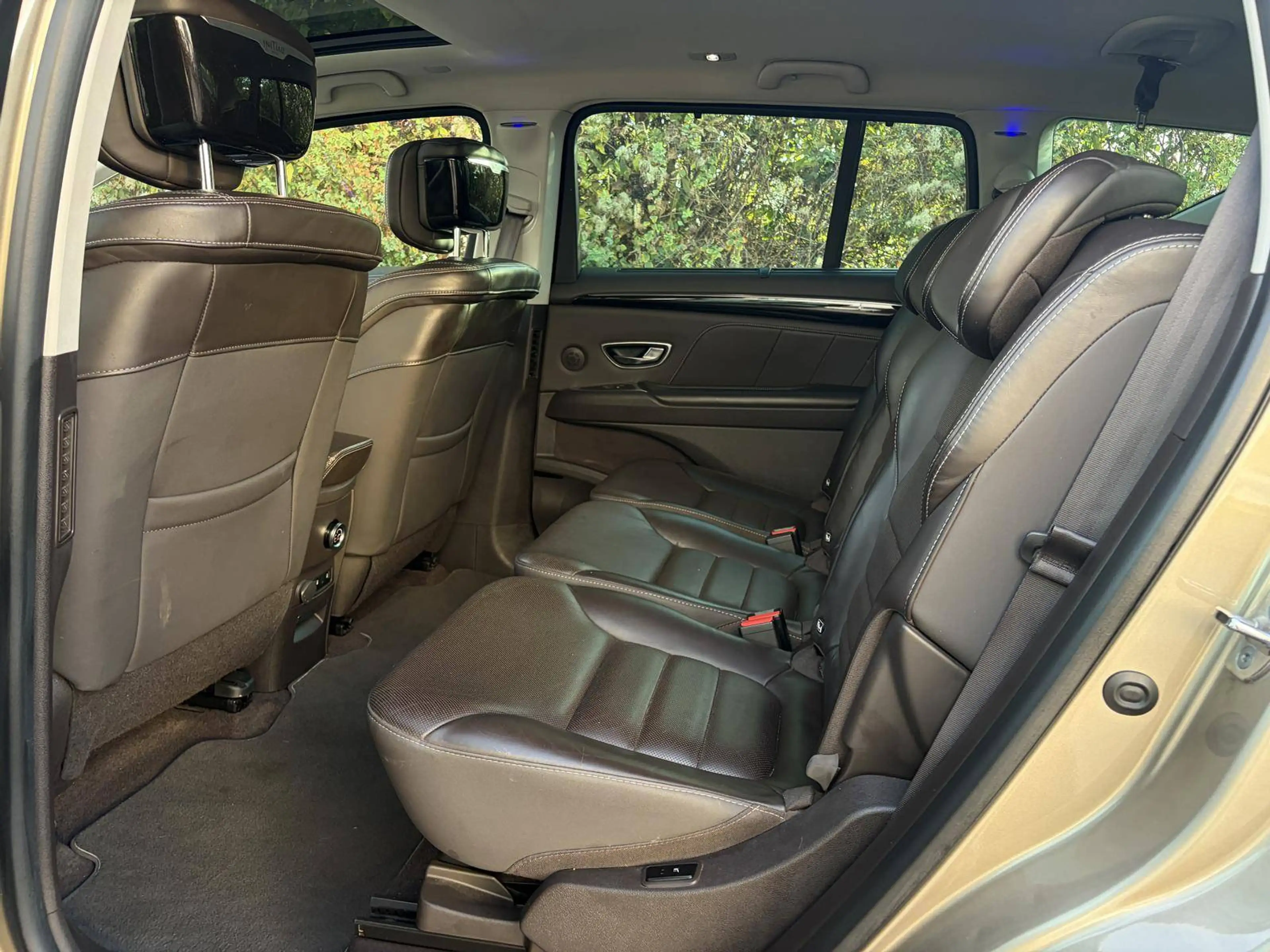 Renault Espace 1,6 dCi Initiale Paris AHK LED ACC Panorama Kamera *viele Extras* — photo 10