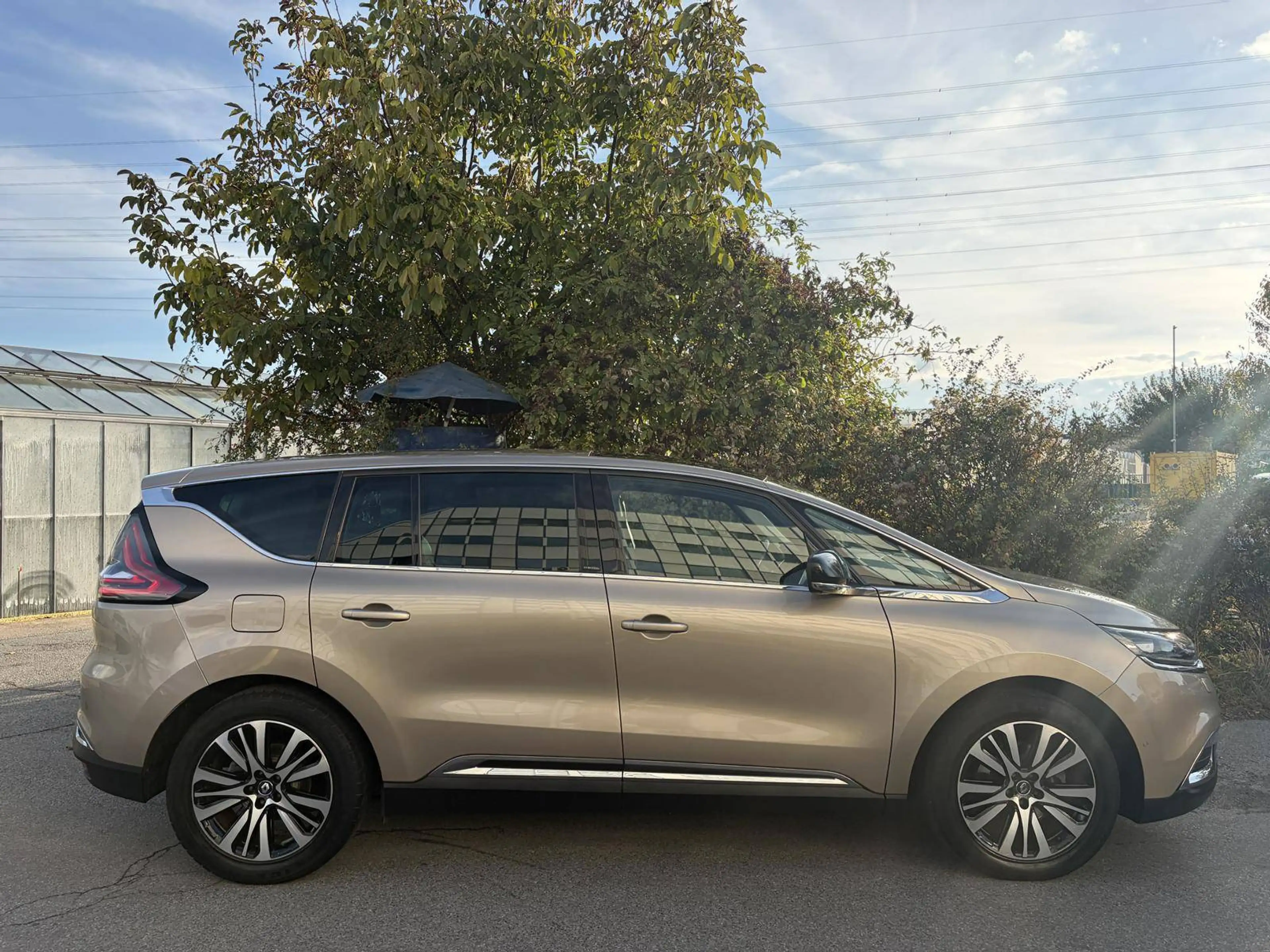 Renault Espace 1,6 dCi Initiale Paris AHK LED ACC Panorama Kamera *viele Extras* — photo 2