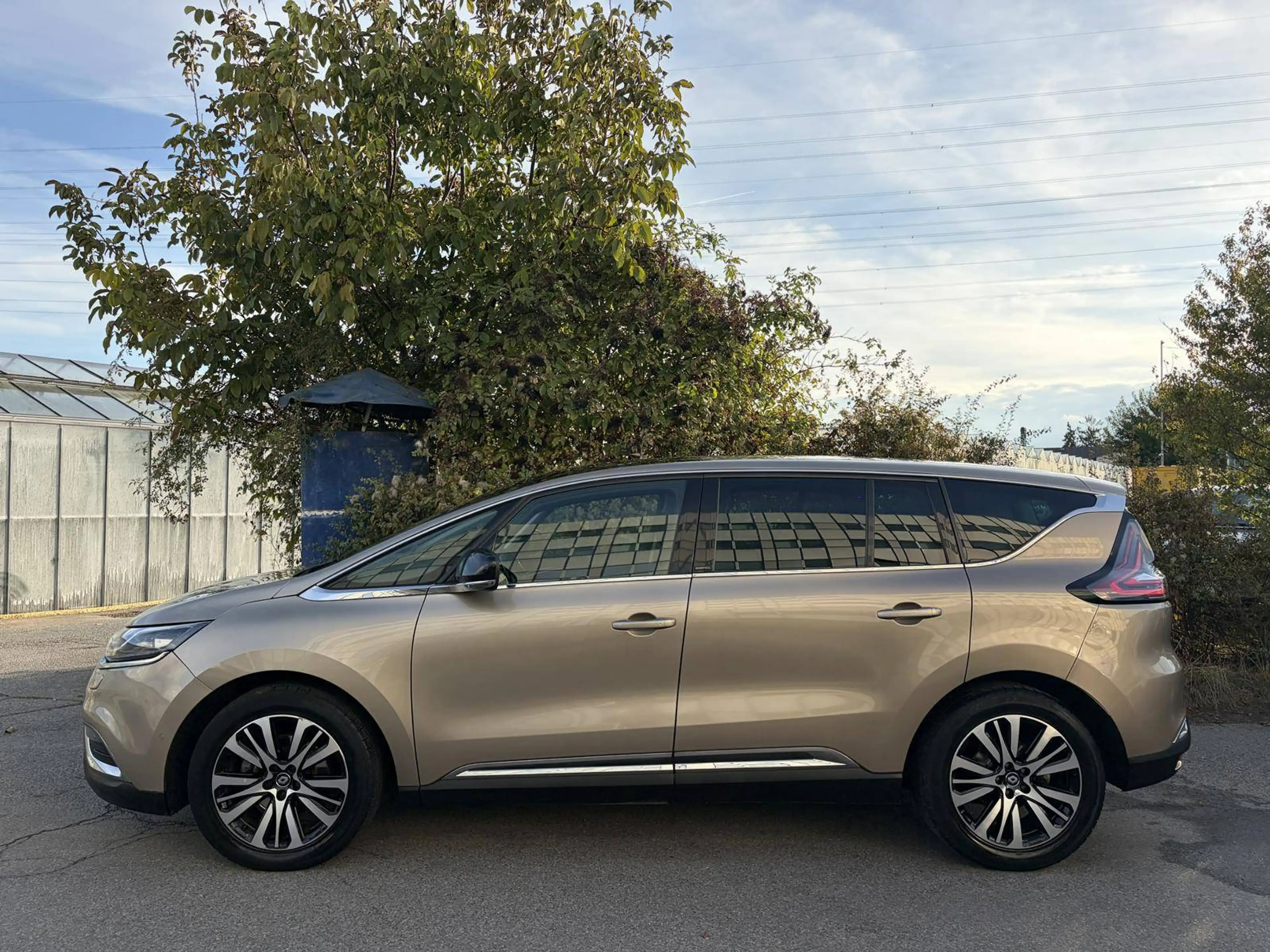 Renault Espace 1,6 dCi Initiale Paris AHK LED ACC Panorama Kamera *viele Extras* — photo 5