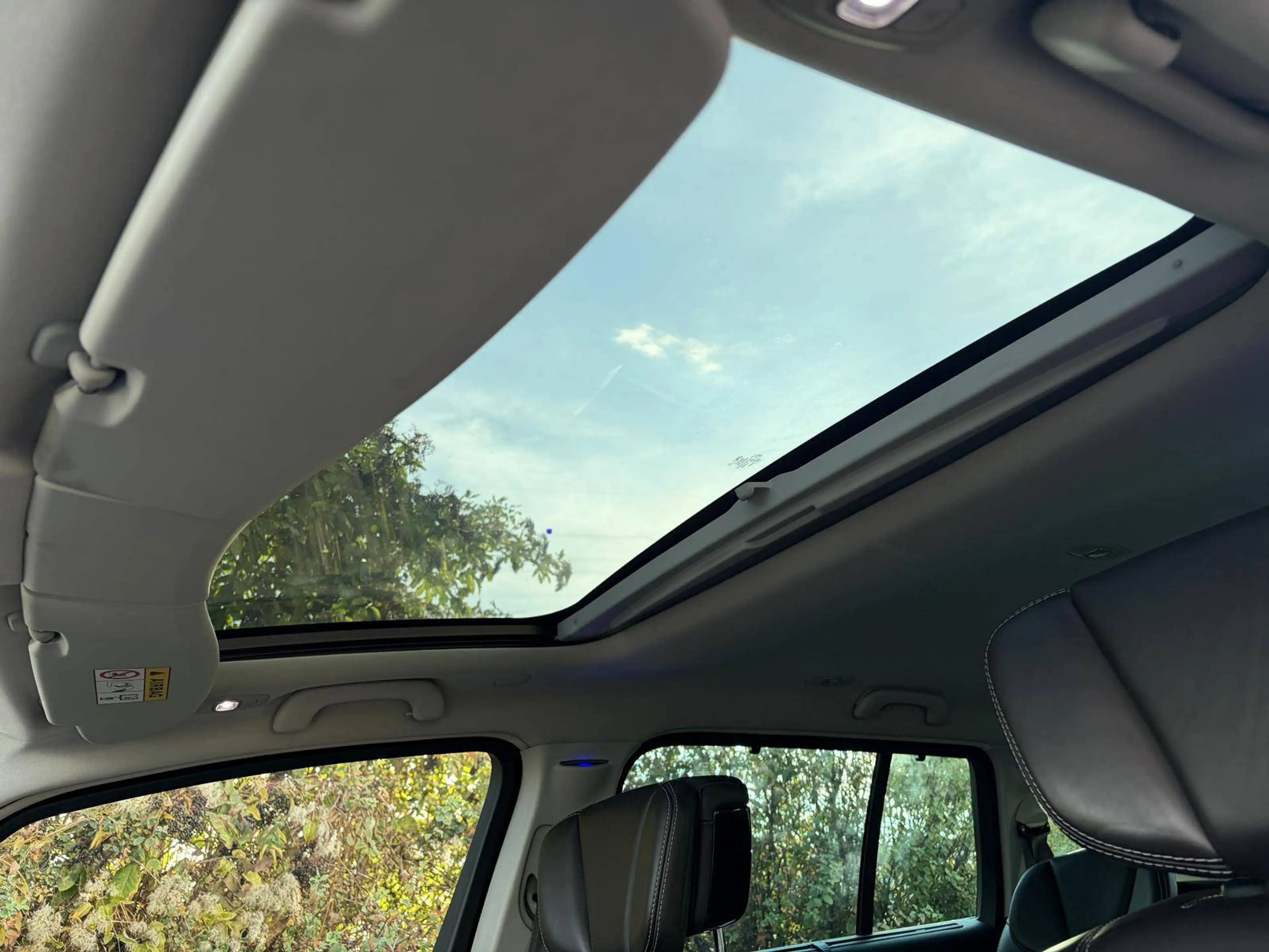 Renault Espace 1,6 dCi Initiale Paris AHK LED ACC Panorama Kamera *viele Extras* — photo 11