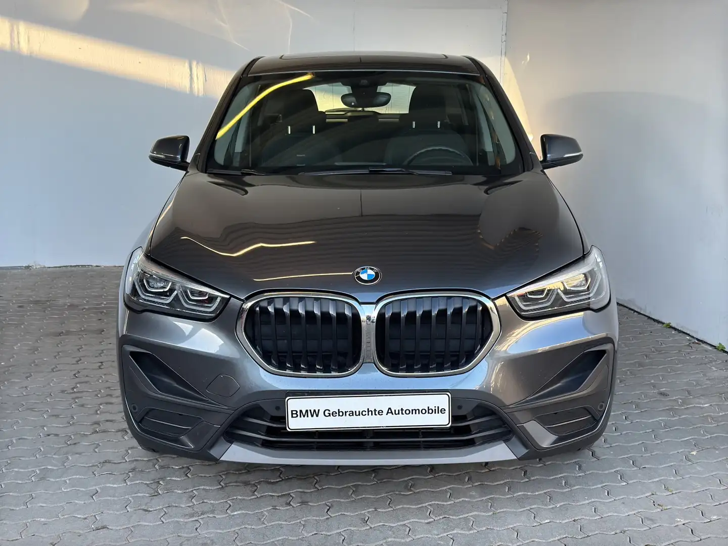 BMW X1 sDrive18dA Advantage Navi.LED.ParkAss.PGSD.SH Grijs - 1