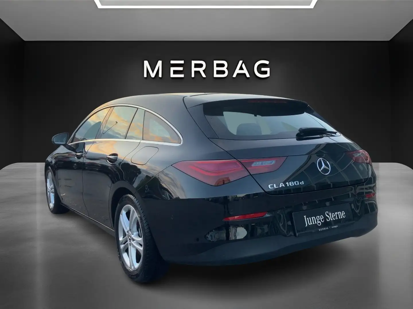 Mercedes-Benz CLA 180 d Shooting Brake Österreich-Edtion Fekete - 2
